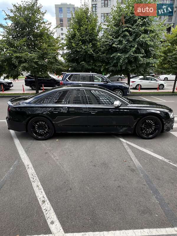 Седан Audi S8 2012 в Києві