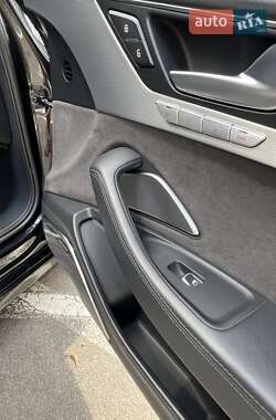 Седан Audi S8 2012 в 