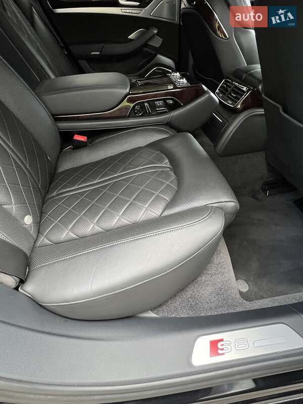 Седан Audi S8 2012 в Києві