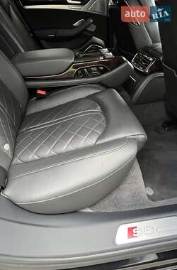 Седан Audi S8 2012 в 