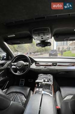 Седан Audi S8 2012 в 