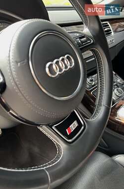 Седан Audi S8 2012 в 