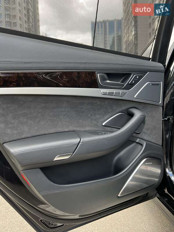 Седан Audi S8 2012 в Києві