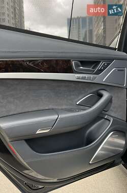 Седан Audi S8 2012 в 