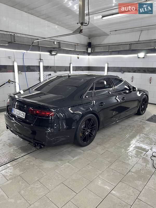 Седан Audi S8 2012 в Києві
