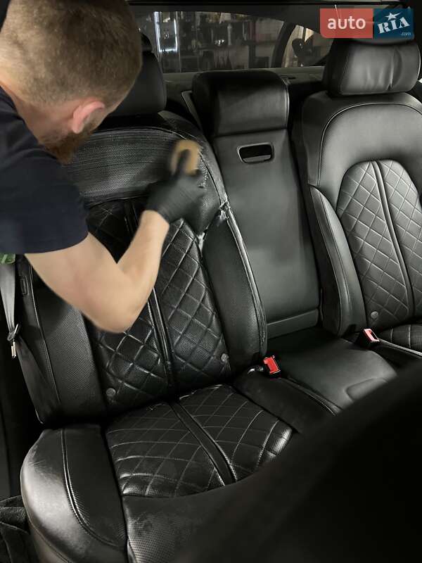 Седан Audi S8 2012 в Києві