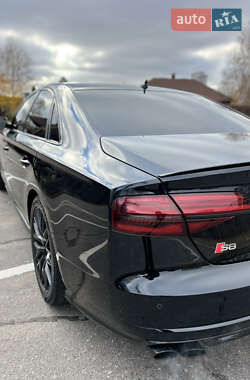 Седан Audi S8 2017 в 