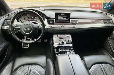 Седан Audi S8 2017 в 