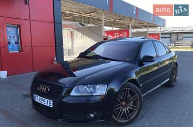 Седан Audi S8 2007 в Калуші