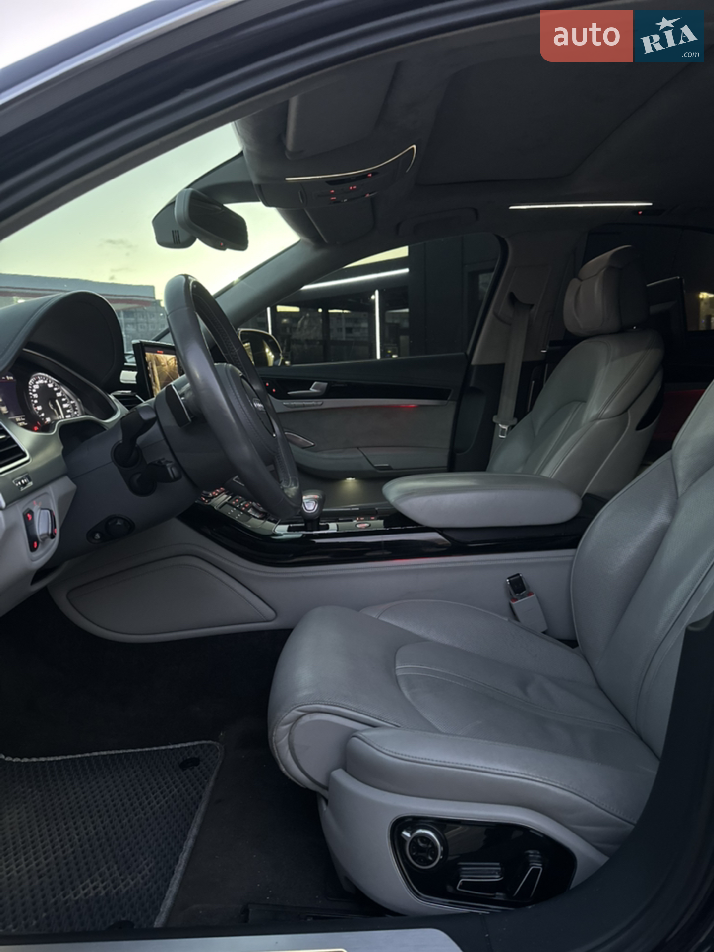 2012 Audi S8 - мініатюра 13