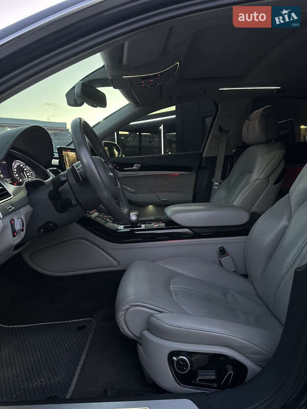 Седан Audi S8 2012 в Кривом Роге