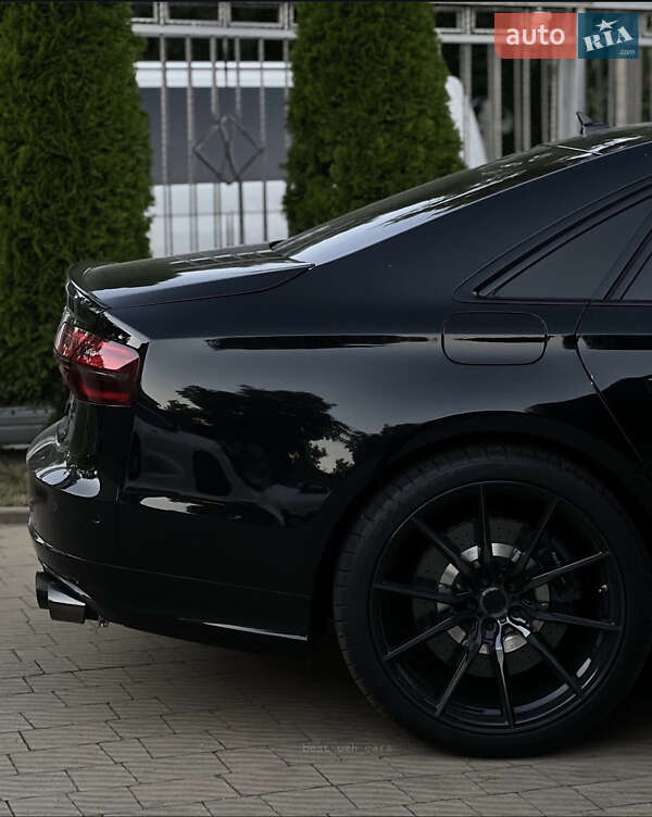 Седан Audi S8 2017 в 