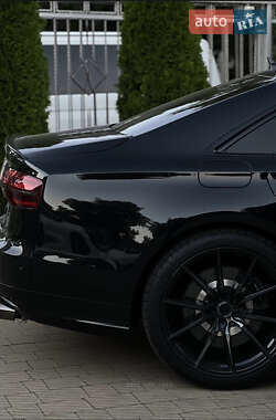 Седан Audi S8 2017 в 