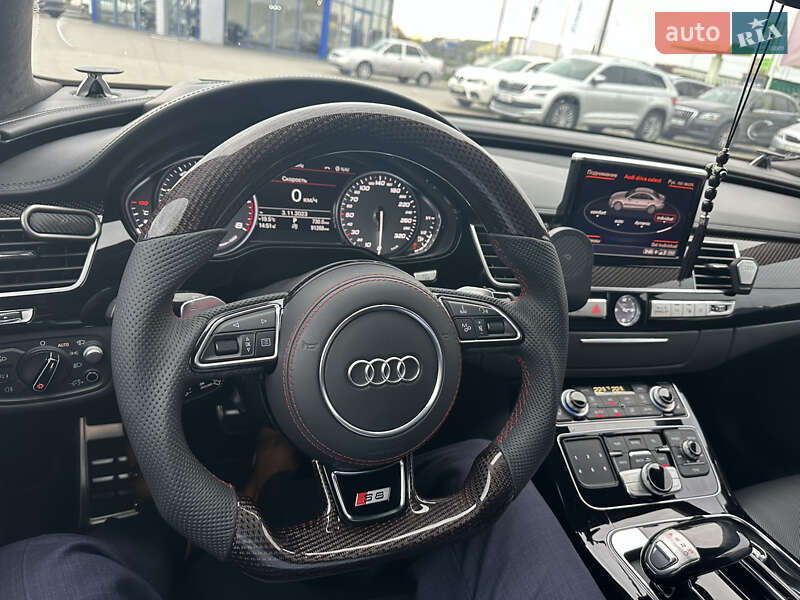 Седан Audi S8 2017 в Ужгороде