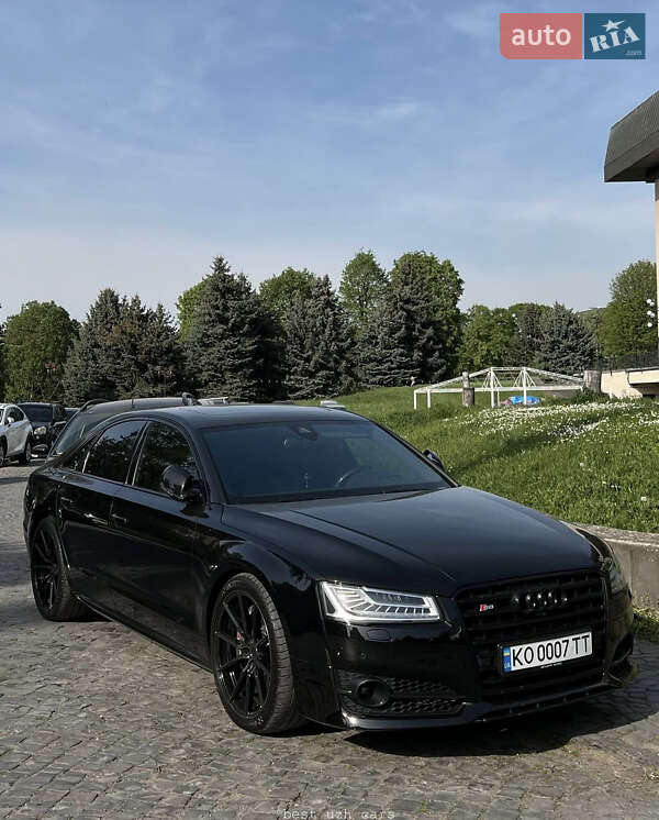 Седан Audi S8 2017 в Ужгороде