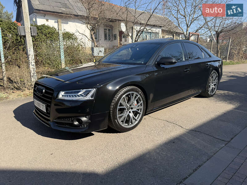 Седан Audi S8 2017 в Ужгороде