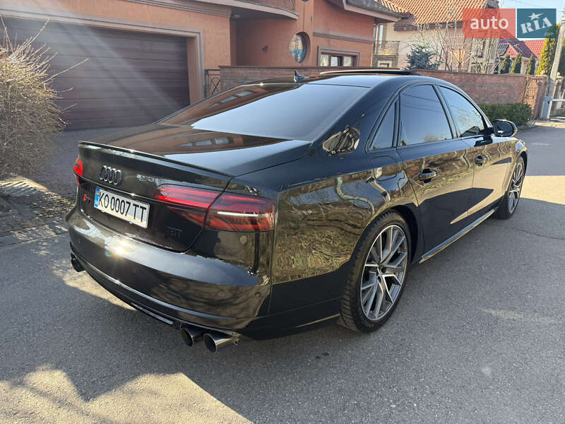 Седан Audi S8 2017 в Ужгороде