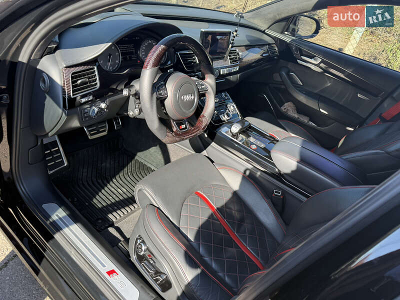 Седан Audi S8 2017 в Ужгороде