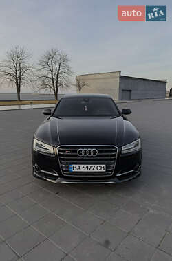 Седан Audi S8 2012 в Кременчуці