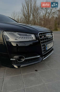 Седан Audi S8 2012 в Кременчуці