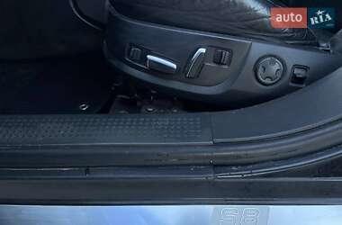 Седан Audi S8 2000 в 