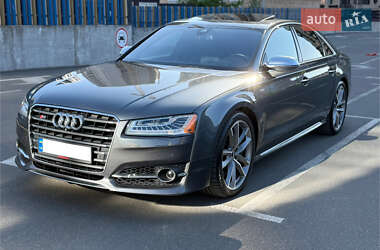 Седан Audi S8 2016 в 
