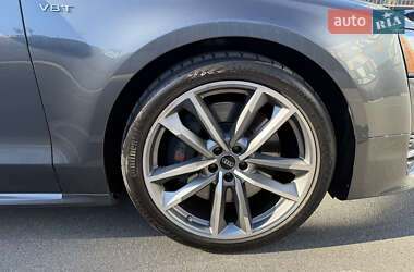 Седан Audi S8 2016 в 
