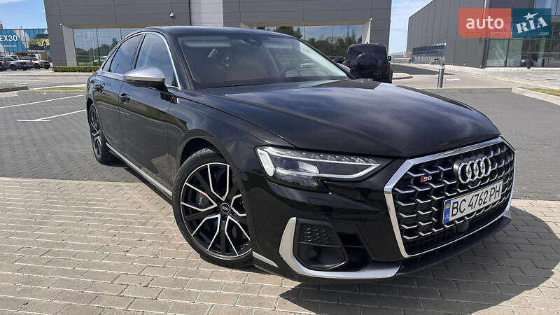 Седан Audi S8 2022 в Львове