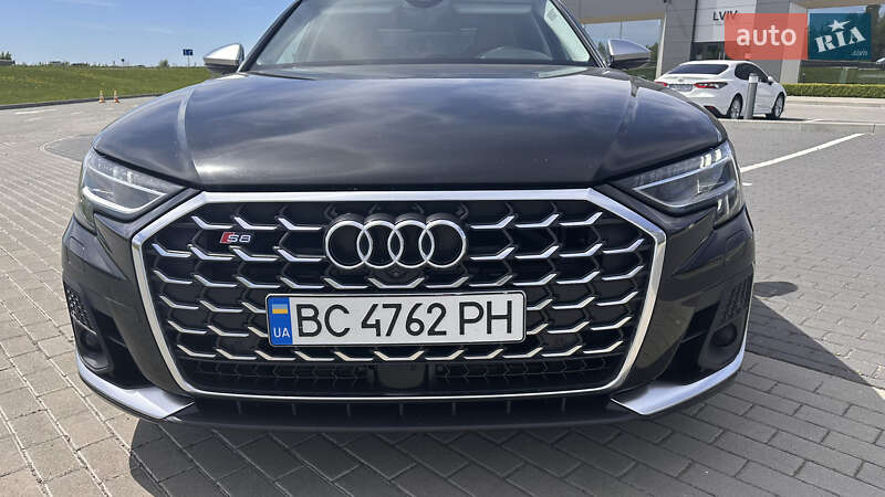 Седан Audi S8 2022 в Львове
