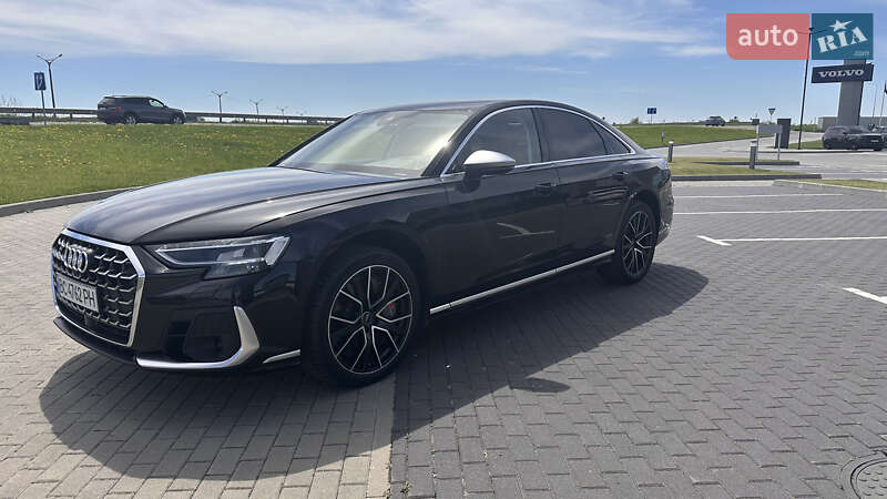 Седан Audi S8 2022 в Львове
