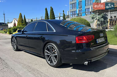Седан Audi S8 2012 в 