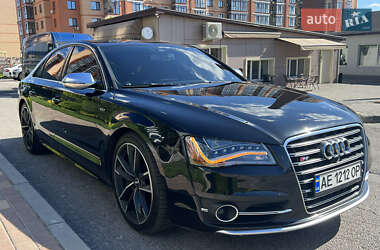 Седан Audi S8 2012 в 