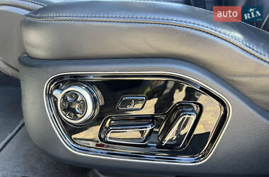 Седан Audi S8 2012 в 