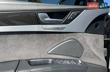Седан Audi S8 2012 в 