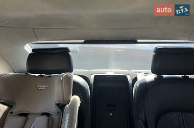 Седан Audi S8 2012 в 