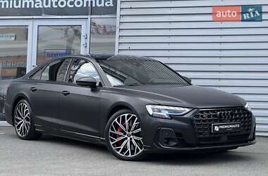 Седан Audi S8 2022 в 
