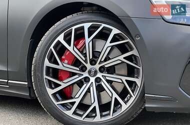 Седан Audi S8 2022 в 