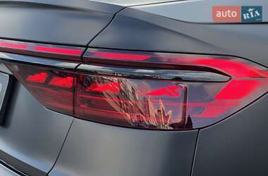 Седан Audi S8 2022 в 