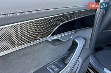 Седан Audi S8 2022 в 