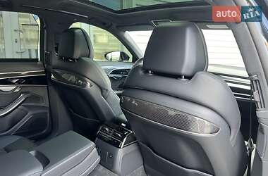 Седан Audi S8 2022 в 