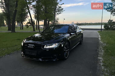 Седан Audi S8 2017 в 