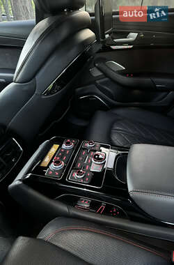 Седан Audi S8 2017 в 
