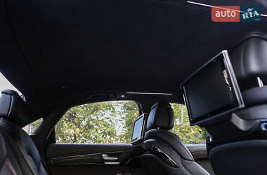 Седан Audi S8 2017 в 