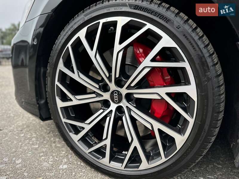 Седан Audi S8 2022 в Киеве