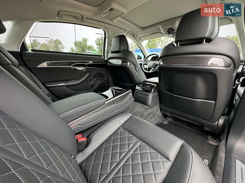 Седан Audi S8 2022 в Киеве