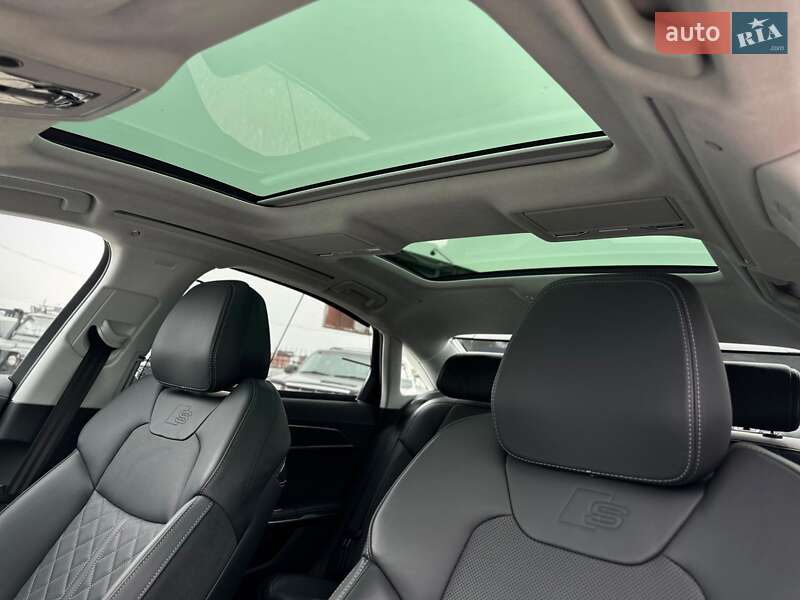 Седан Audi S8 2022 в Киеве