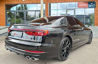 Седан Audi S8 2025 в 