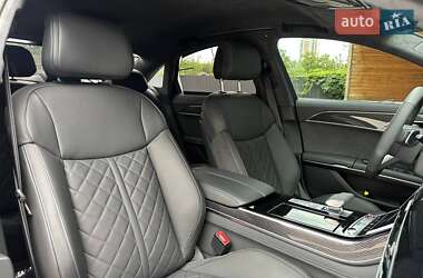 Седан Audi S8 2025 в 