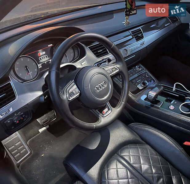 Седан Audi S8 2012 в Броварах