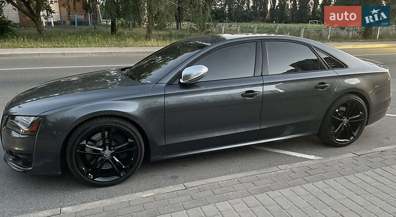 Седан Audi S8 2012 в Броварах